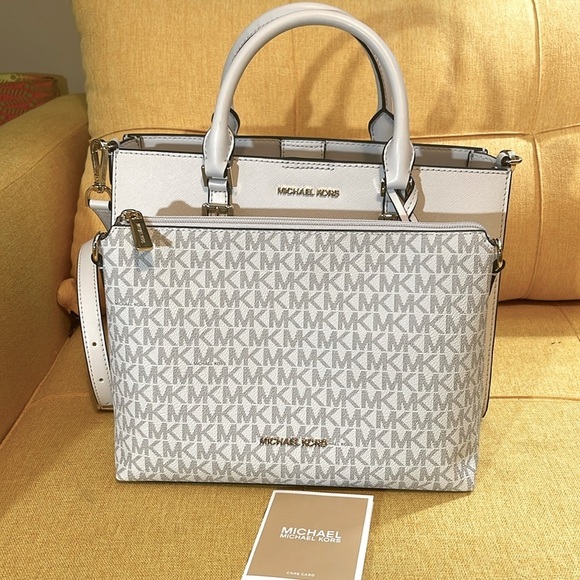 Charlotte Medium Saffiano Leather 2-in-1 Tote Bag in original Packaging - Picture 13 of 16